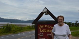 La pâtisserie Louise fait face au fjord du Saguenay à L'Anse-Saint-Jean