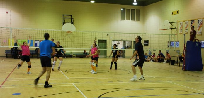 Le tournoi de volleyball de l'École Fréchette accueille toujours de nombreuses équipes.
