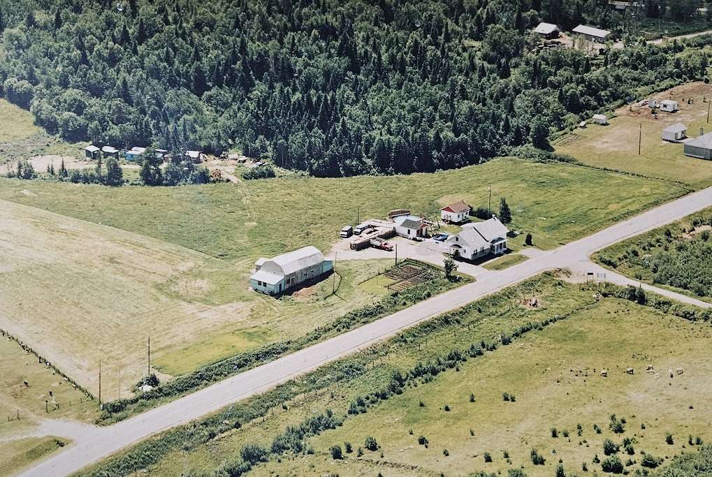 Une vue aérienne d'une ferme