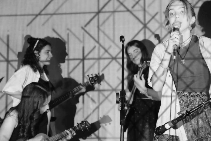 61-juin 2025 49 des jeunes jouent un morceau de musique