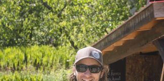 Un agriculteur de l'Anse-Saint-Jean vend ses plants au début de l'été