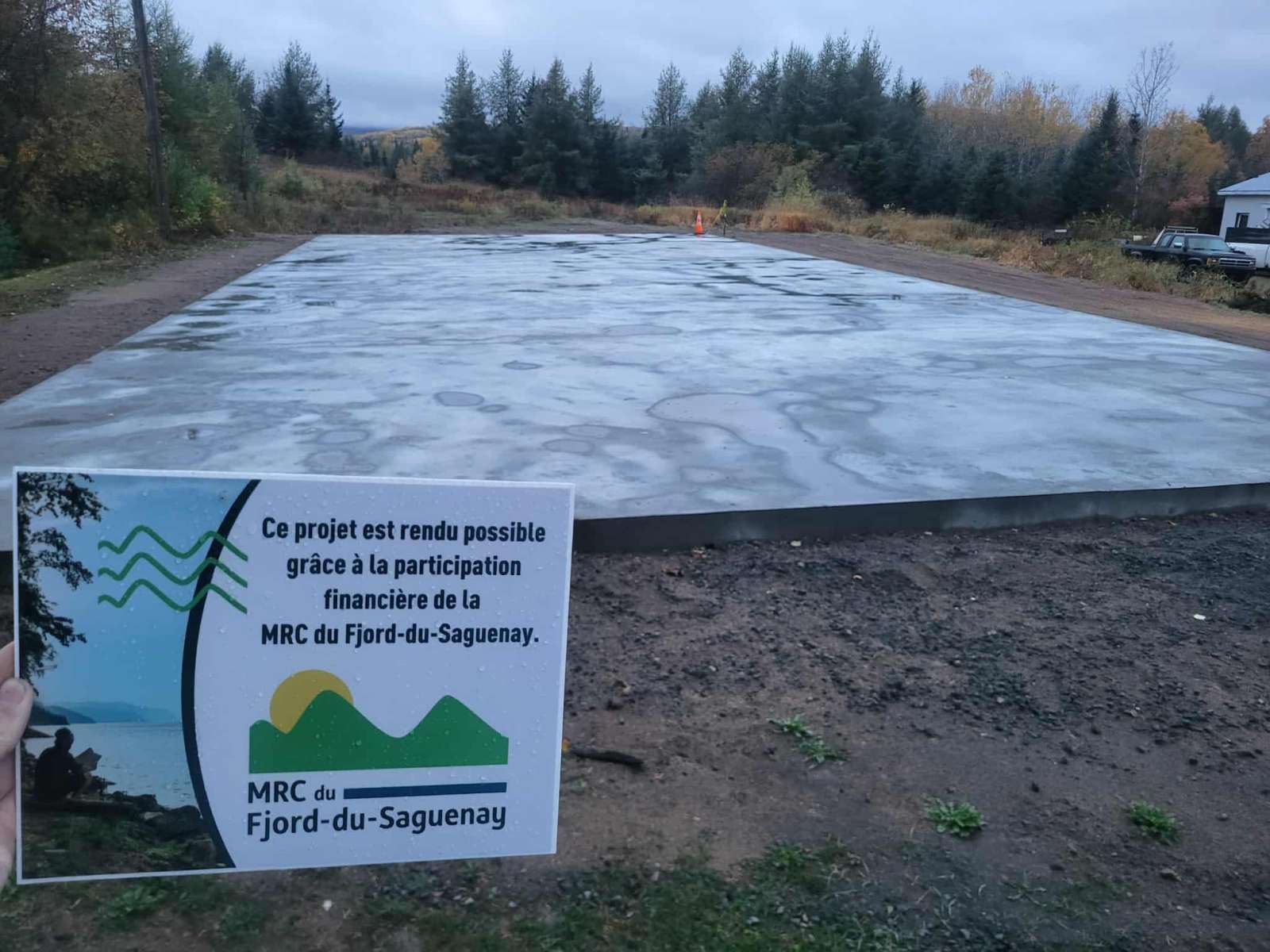 Dalle de béton pouvan accueillir a nouvelle patinoire