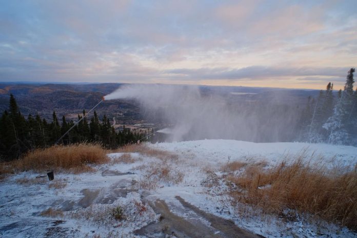 Canons à neige en haut du Mont-Édouard
