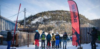Un groupe de skieurs de randonné s'apprête à grimper les Sommets du Fjord