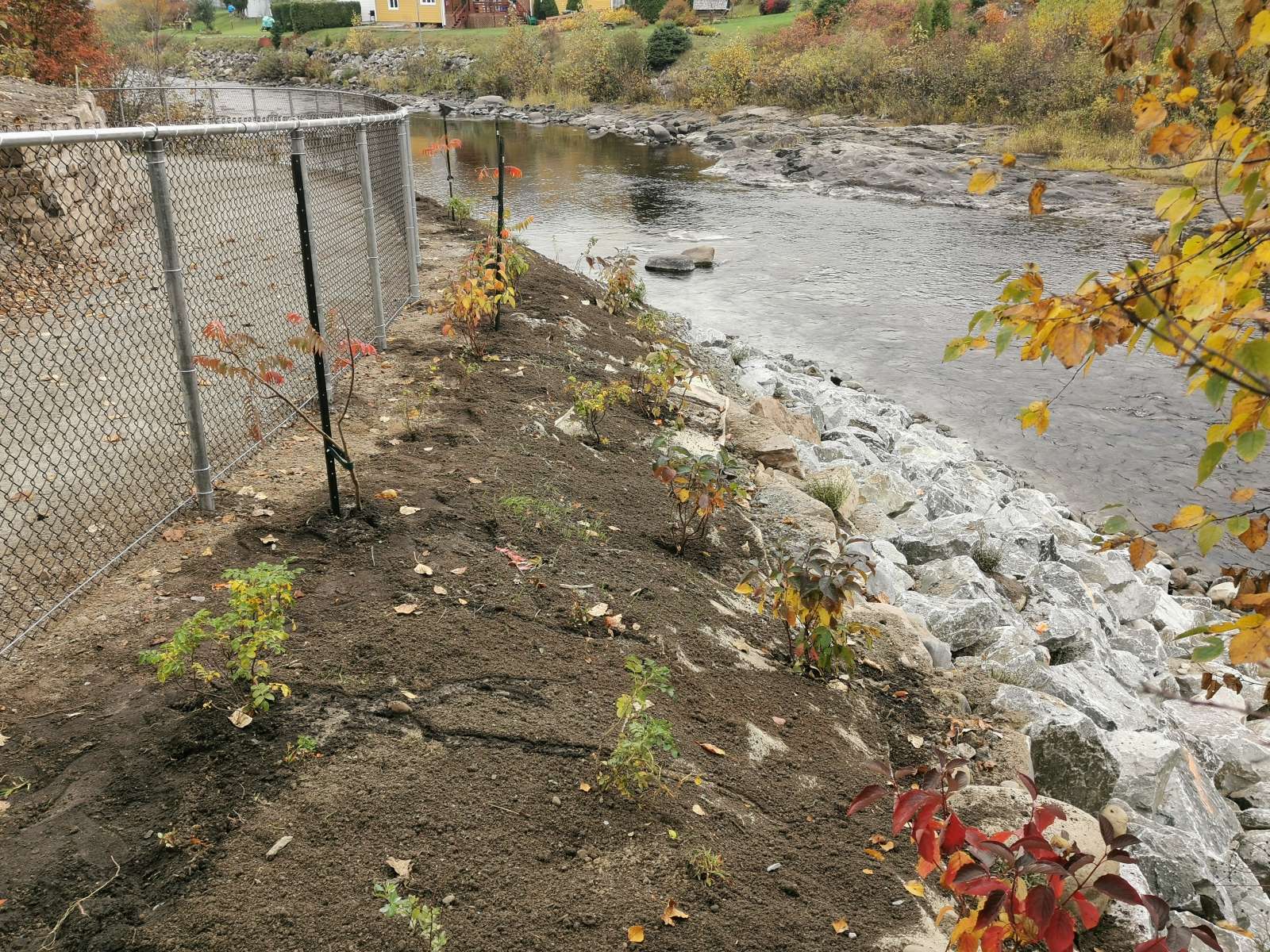 empierrement au bord de la rivière Saint-Jean